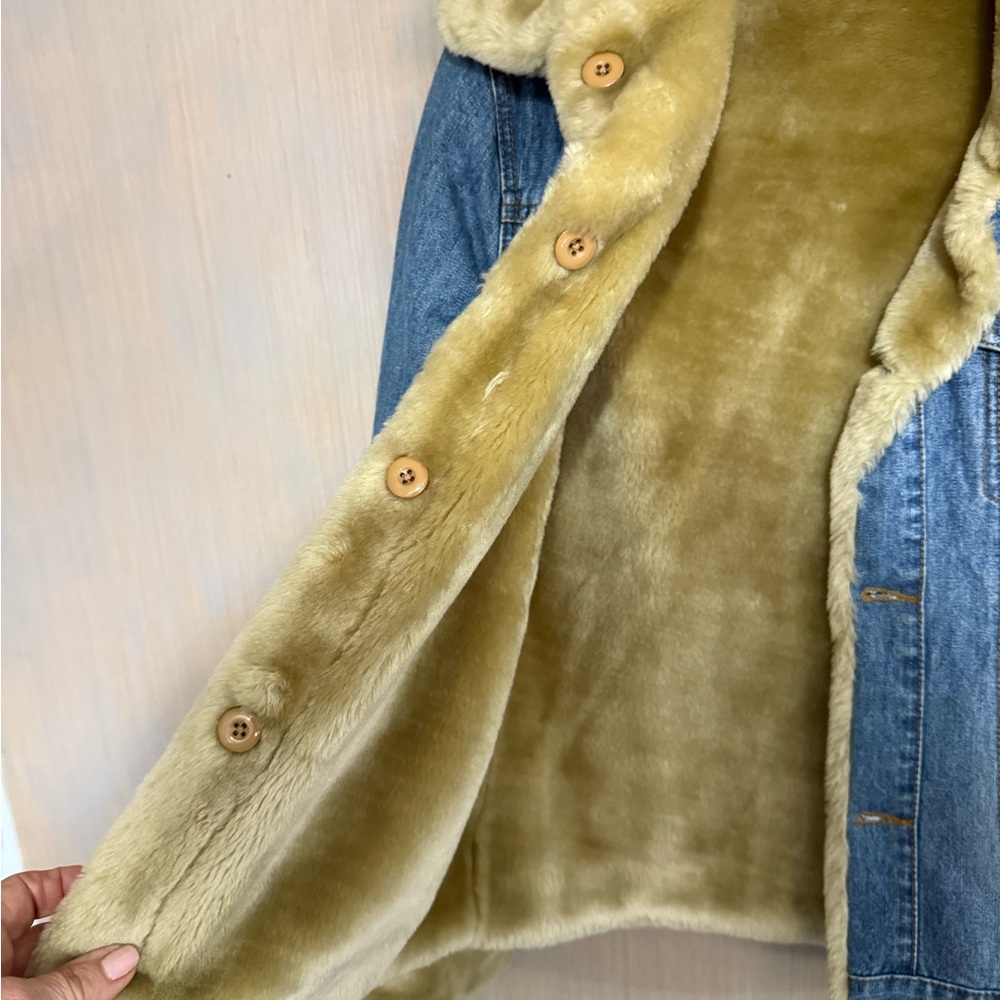 Reversible Blue Denim Jacket Reversible to Faux Fur - Picture 5 of 8